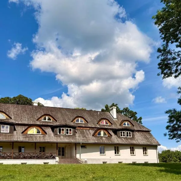 Dwór Strzyżew, hotel en Żelazowa Wola