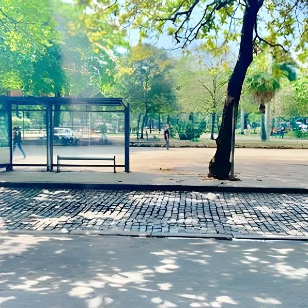 Confortável p/até 4 WI-FI 240M a 1 minuto Praia