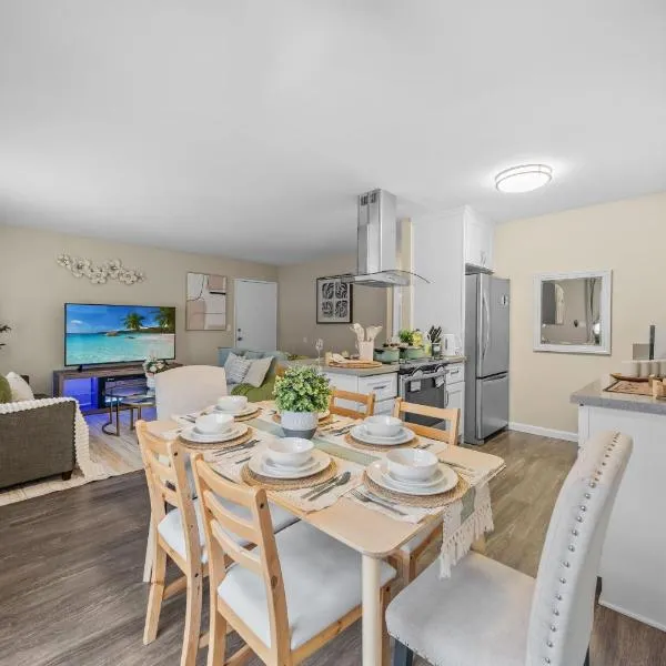 Entire Private 2BR-1Bth King Bed, Pool, HotTub, 2 Parkings, Mira Mesa, Available Now