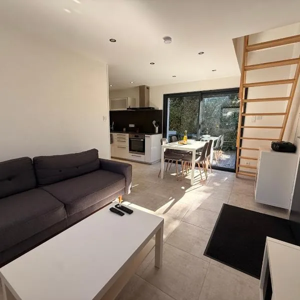 Maison à 50m de la plage et du sentier côtier GR34 au Cabellou, hotel u gradu 'Concarneau'