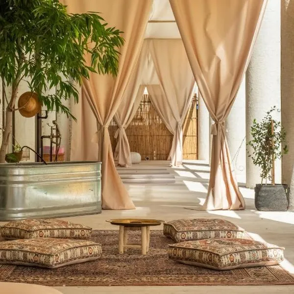 WOM Beach POD Hotel -By WOM POD Chain, отель в Тель-Авиве