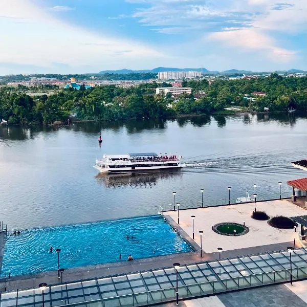 LoFF Suite River View 2 Bedroom at Kuching Riverine Resort, khách sạn ở Kuching