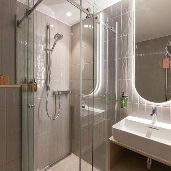 Oru Hub Hotel Tallinn - Handwritten Collection, hotel in Tallinn