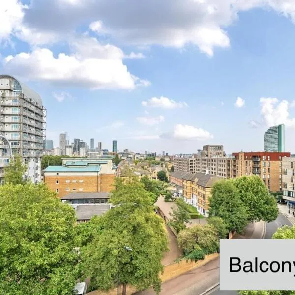 Canary Wharf Skyline ViewI Modern and Bright Top-Floor RoomsI Not Whole Flat, Hotel in London