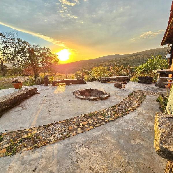Sítio com lindo pôr do sol, tranquilidade na serra de Carrancas com riacho