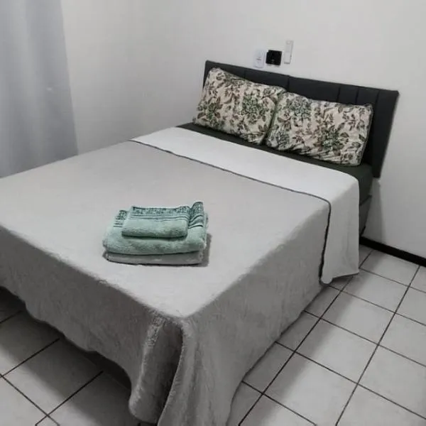 Quarto em casa de família, hotel in Joinville