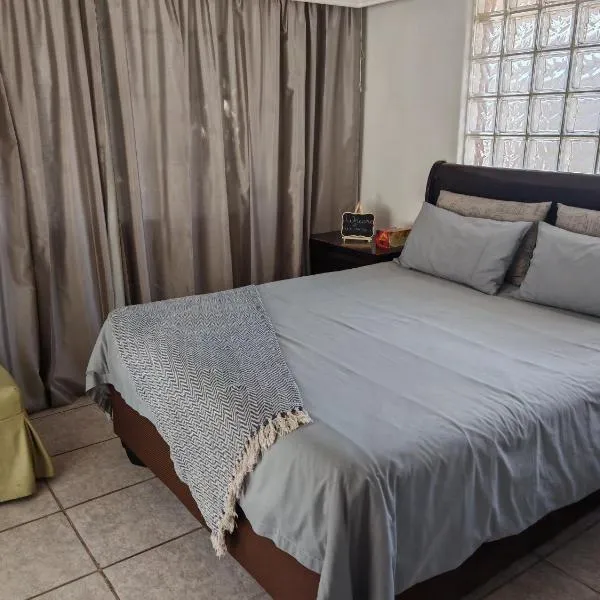 Yakhe self-catering Cozy styled 1 bedroomed, ξενοδοχείο σε Edenvale