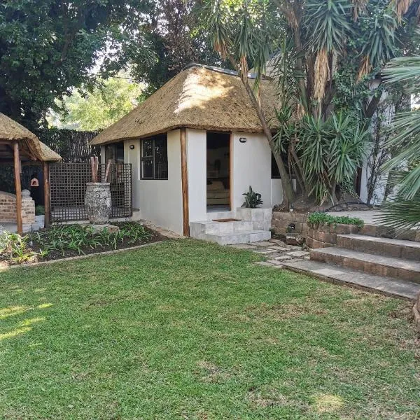 The Thatched Cottage, hotel en Benoni