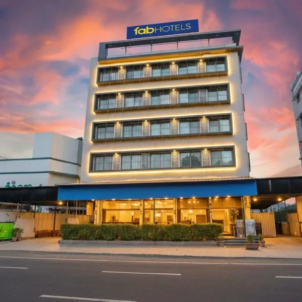 FabHotel Prime Majhali、ナーシクのホテル