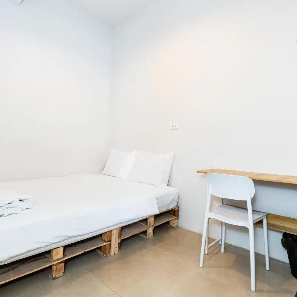 XX The Hidden Khaosan - Rambuttri เดอะ ฮิดเด้น ตรอกข้าวสาร รามบุตรี, hotel in Bang Bua Thong Railway Station