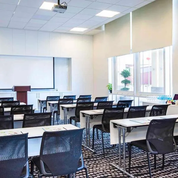 Ibis Styles Dragon Mart Dubai, отель в Дубае