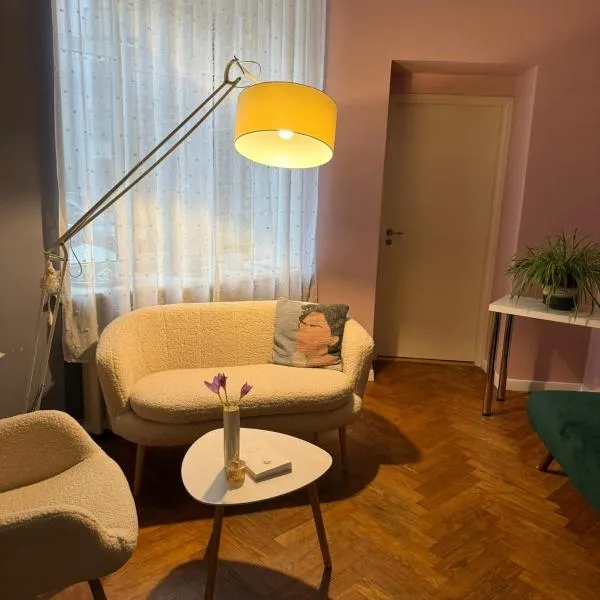 City Centre Spacious Apartment, up to 7, Self-Checkin & Wi-Fi, hotel in Rīga