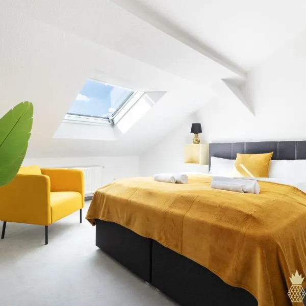 Neu! PINEAPPLE APARTMENTS - Zwinger XII - 96qm - 1x free parking, hotel i Dresden