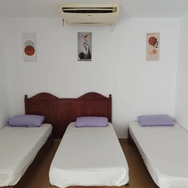 MARIA HOSTEL FOREIGNERS ONLY-CRISS RESORT-NAAMA BAY-CITY CeNTER, hotel v destinaci Sharm El Sheikh