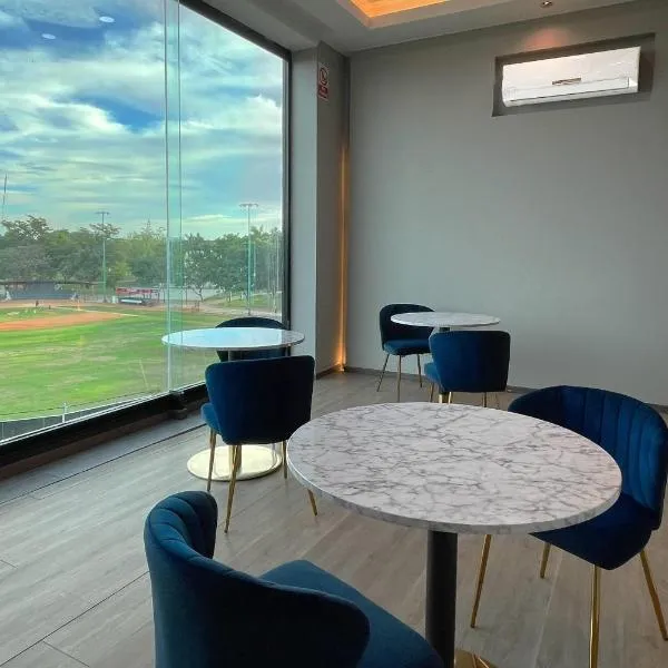 Esplendor by Wyndham Los Mochis Country Place, ξενοδοχείο σε Los Mochis