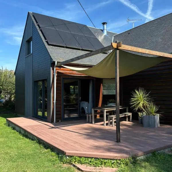 Grande maison en bois eco-responsable proche de la mer, готель у місті Saint-Germain-sur-Ay