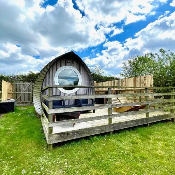 Armadilla 1 at Lee Wick Farm Cottages & Glamping, hotel in Clacton-on-Sea
