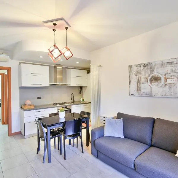 Domina House، فندق في ديسيو