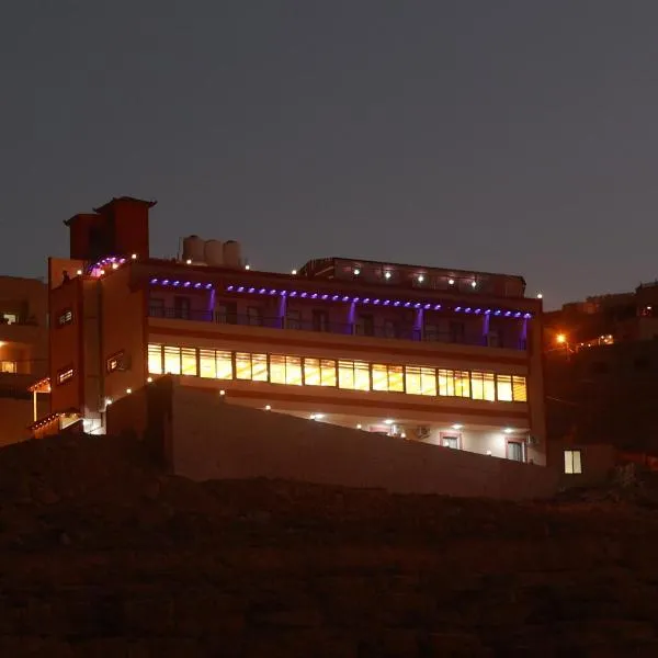 Petra Brothers, ξενοδοχείο σε Petra