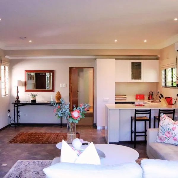 Milkwood Tranquil Beach Cottage, Euphoric Leisure, hotel en Durban