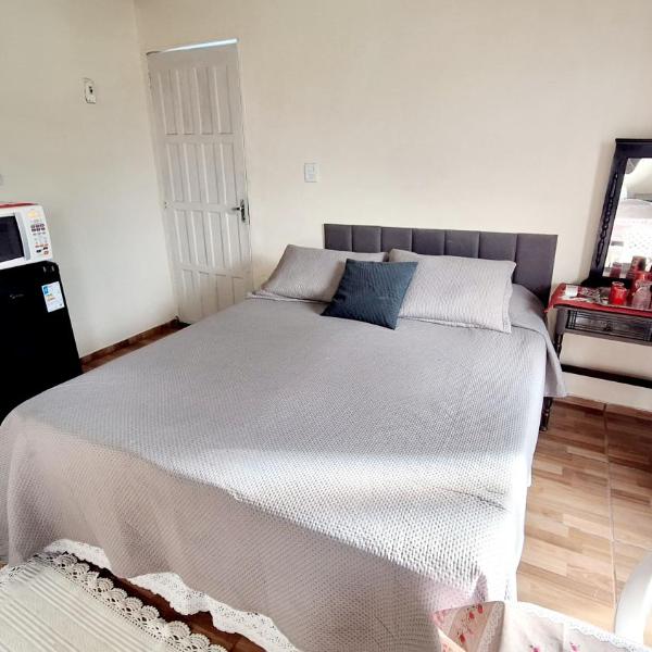 KITNET k3 em TORRES-RS - Na mais bela praia Gaúcha - Frigobar - micro-ondas - Banheiro - Ar condicionado split - TV smart - Wi-Fi - Anfitriã SuperHost no BNB