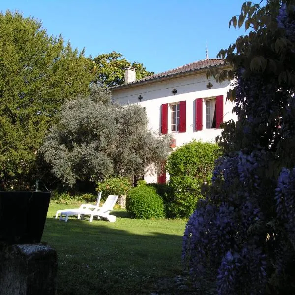 A L'Olivier, hotel in Bonneville-et-Saint-Avit-de-Fumadières