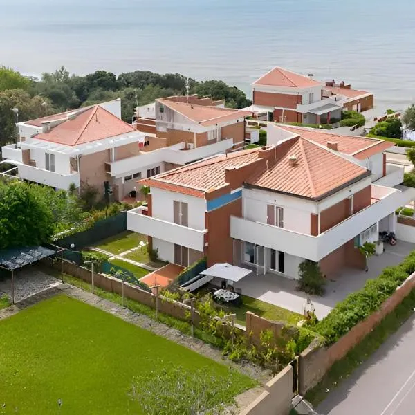 VILLA LILLA Beachfront - Sea View with Parking and Private Garden, hotel v destinaci Anzio