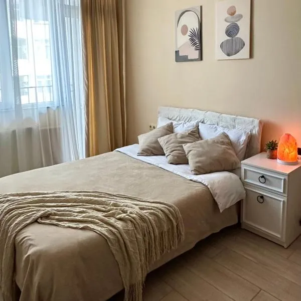 Cozy studio with a balcony and sea view, hotel a Batumi