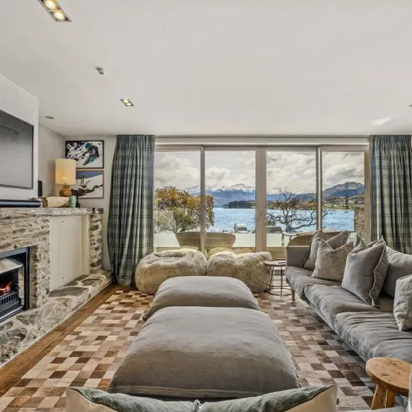 Luxury Lakeview on Ardmore with Sauna, hotel in Wanaka