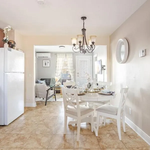 Grande maison moderne 4 chambres - Spa Jaccuzi, Jardin & Parking gratuit - Idéale Familles et groupes, ξενοδοχείο σε Saint-Jean-sur-Richelieu