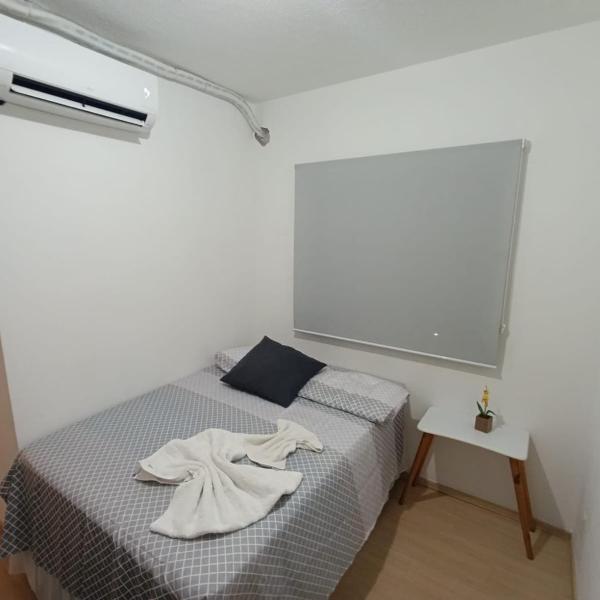 Apartamento aconchegante com excelente localização e piscina - Foto 2