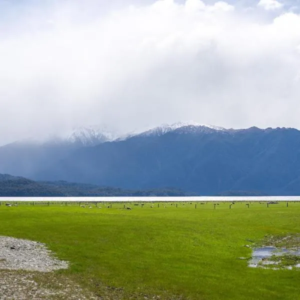 Ducati House - Te Anau Holiday Home, hotel di Te Anau