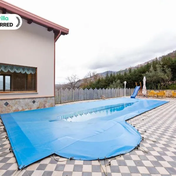 Villa in San Mango with Pool and Hot Tub, hotel in San Mango dʼAquino