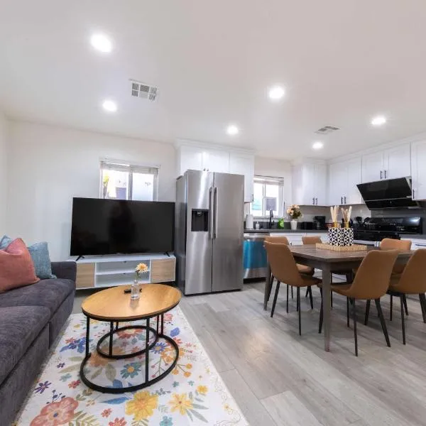Modern Luxe Ensuite by USC Shared Living، فندق في لوس أنجلوس