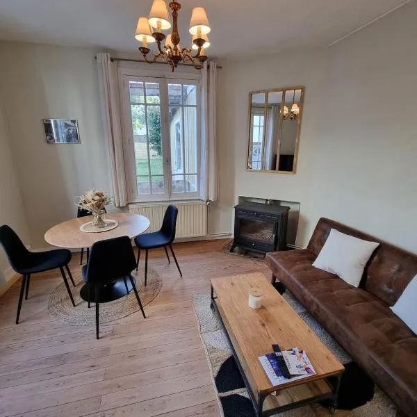 Maison de ville avec jardin, hotel in Lisieux