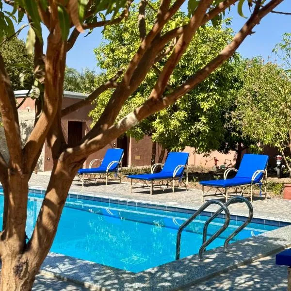 El Juneina Villas - Luxury Oasis with Pool near Valley of the Kings, hotel a Luxor