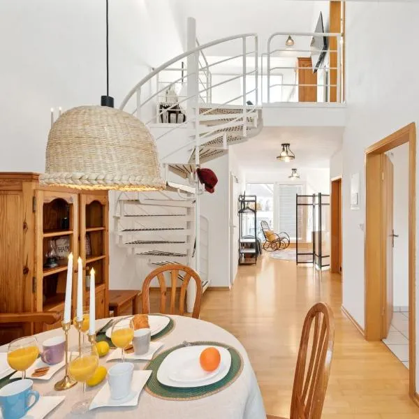 Gelbe Koffer - Vintage Maisonette Neunkirchen - 2 SZ - Self-Check-in - Balkon - Parkplatz - 1 km zum Zentrum - bis 4 Pers, hotel a Neunkirchen