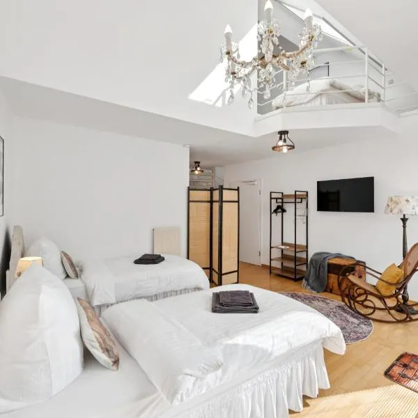 Gelbe Koffer - Vintage Maisonette Neunkirchen - 2 SZ - Self-Check-in - Balkon - Parkplatz - 1 km zum Zentrum - bis 4 Pers، فندق في نوينكيرشن