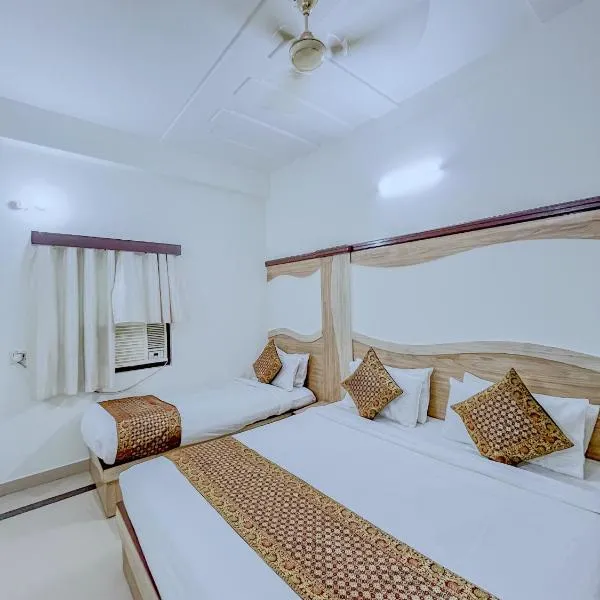 Hotel The Golden Bird Executive, hotel in Agra