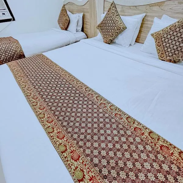 Hotel The Golden View, khách sạn ở Agra