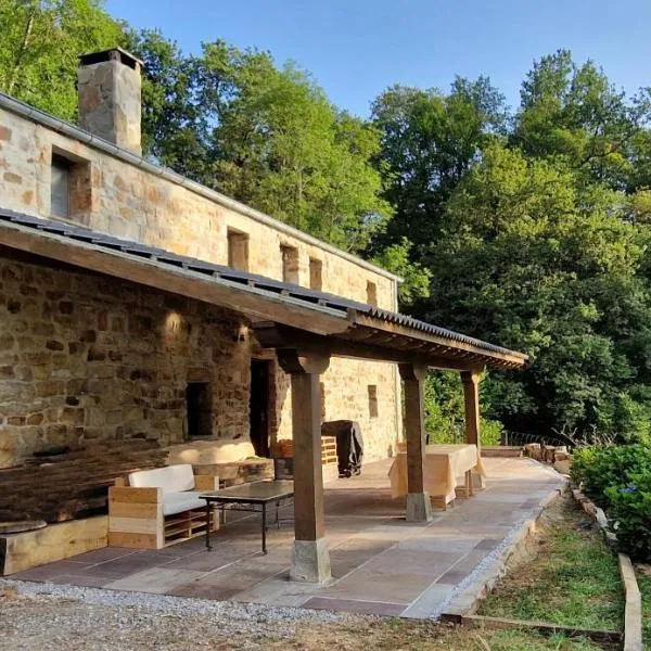Casa Rural Angostina, hotel in Carcabal