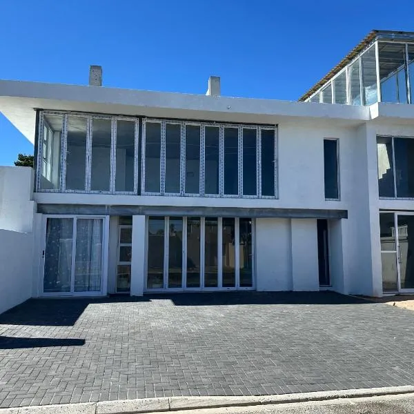 Skypool Guesthouse, hotel in Cape Town