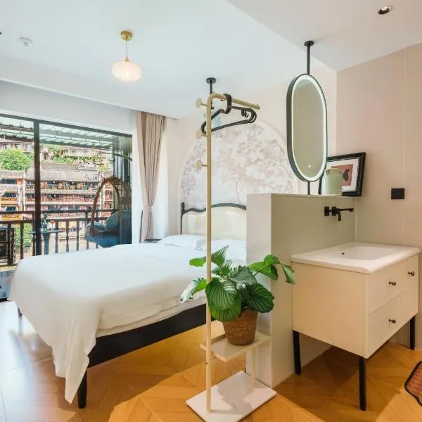 Fenghuang Ancient Town Monet Starry Night River View B&B, hotell sihtkohas Fenghuang