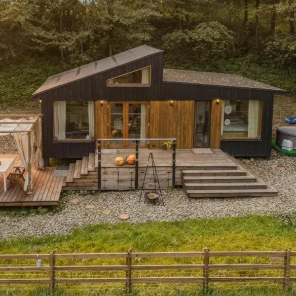 KOCIEWSKA DACZA - komfortowy, całoroczny domek z jacuzzi, POMORSKIE, RZEKA, LASY, ŁĄKI, natura, hotel v destinácii Pogódki