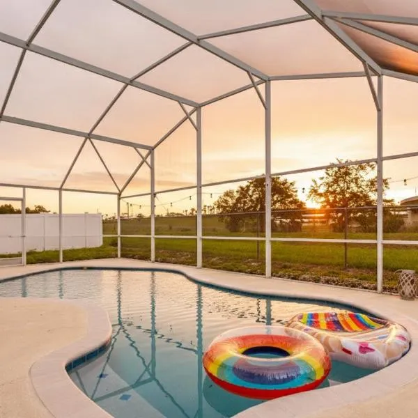 East Orlando Getaway - 3BR/2BTH - *Pool *Parking、オーランドのホテル