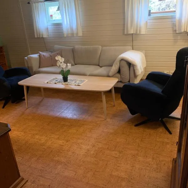 Northen light stay- great bus links & free parking, hotel in Tromsø