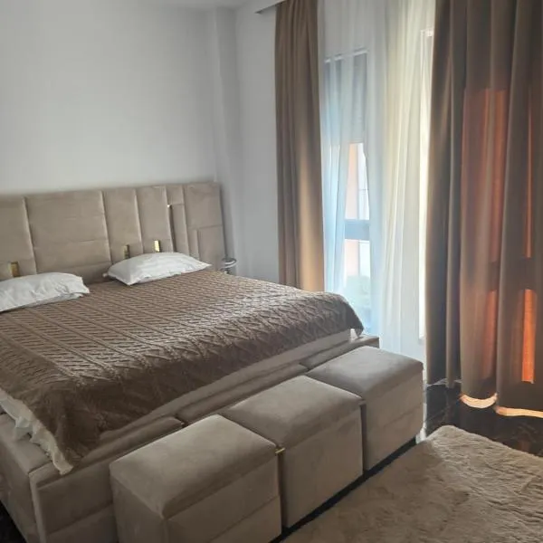 Adela & Robert Home cu piscină și parcare privată, hotel v destinaci Giroc
