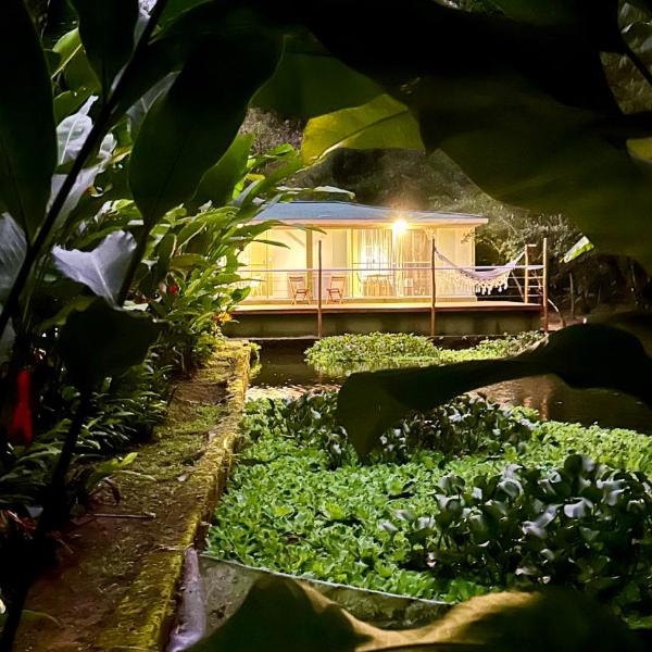 Casa do Lago com duas suítes e deck