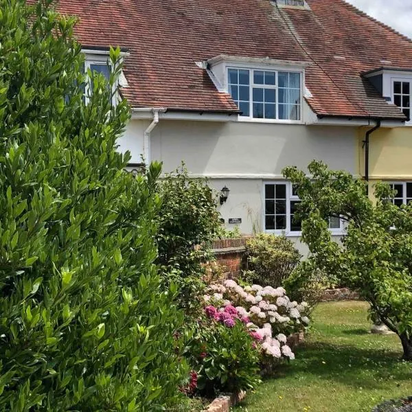 April Cottage، فندق في ليمنجتون