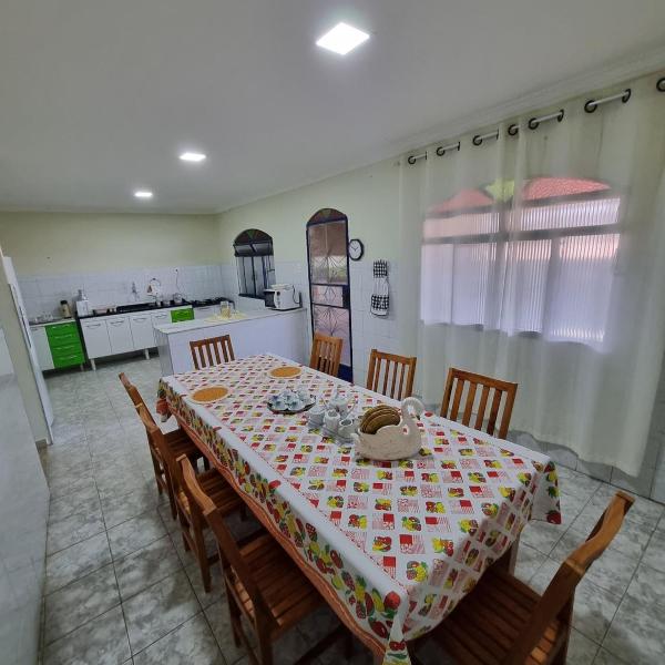 Super Confortável, WiFi Rápido, Garagem Coberta, 2 Banheiros, Suíte, 3 Quartos, Microondas, Cozinha Grande Completa, Mesa de Jantar Grande, Entrada Privativa, Perto do Shopping Pátio Matosinhos, 5 min do Centro Histórico